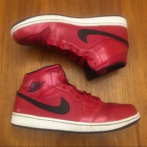 Jordan 1 mid gym red black patent Clearance
